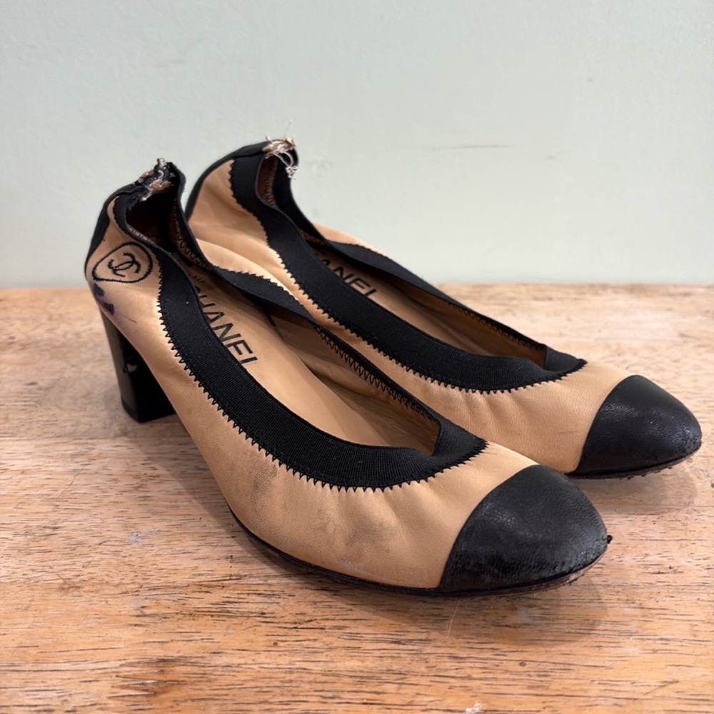 Chanel Interlocking CC Pumps Size 37C